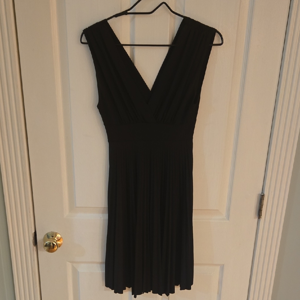 Soprano Black V-Neck Sleeveless Midi Dress